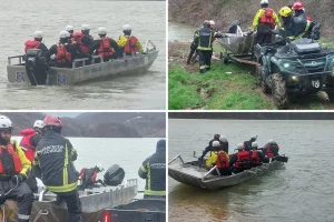 Čamac spasilaca u jezivoj tišini ledenom vodom traži nestale ribolovce!