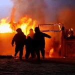 DRAMA U BRČKOM! U požaru POVREĐENO 8 radnika, VATROGASCI se bore sa vatrenom stihijom – scene haosa i evakuacije pozar-830x553