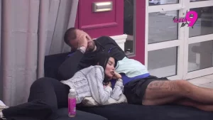 Janjuš prešao sa reči na dela: Pribio Vanju Živić uz sebe pred svima, kamera sve snimila (VIDEO)