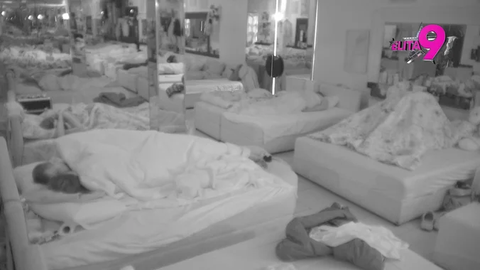 Mina i Viktor kao i Janjuš i Vanja u prisnim momentima u spavaćoj sobi Elite 9