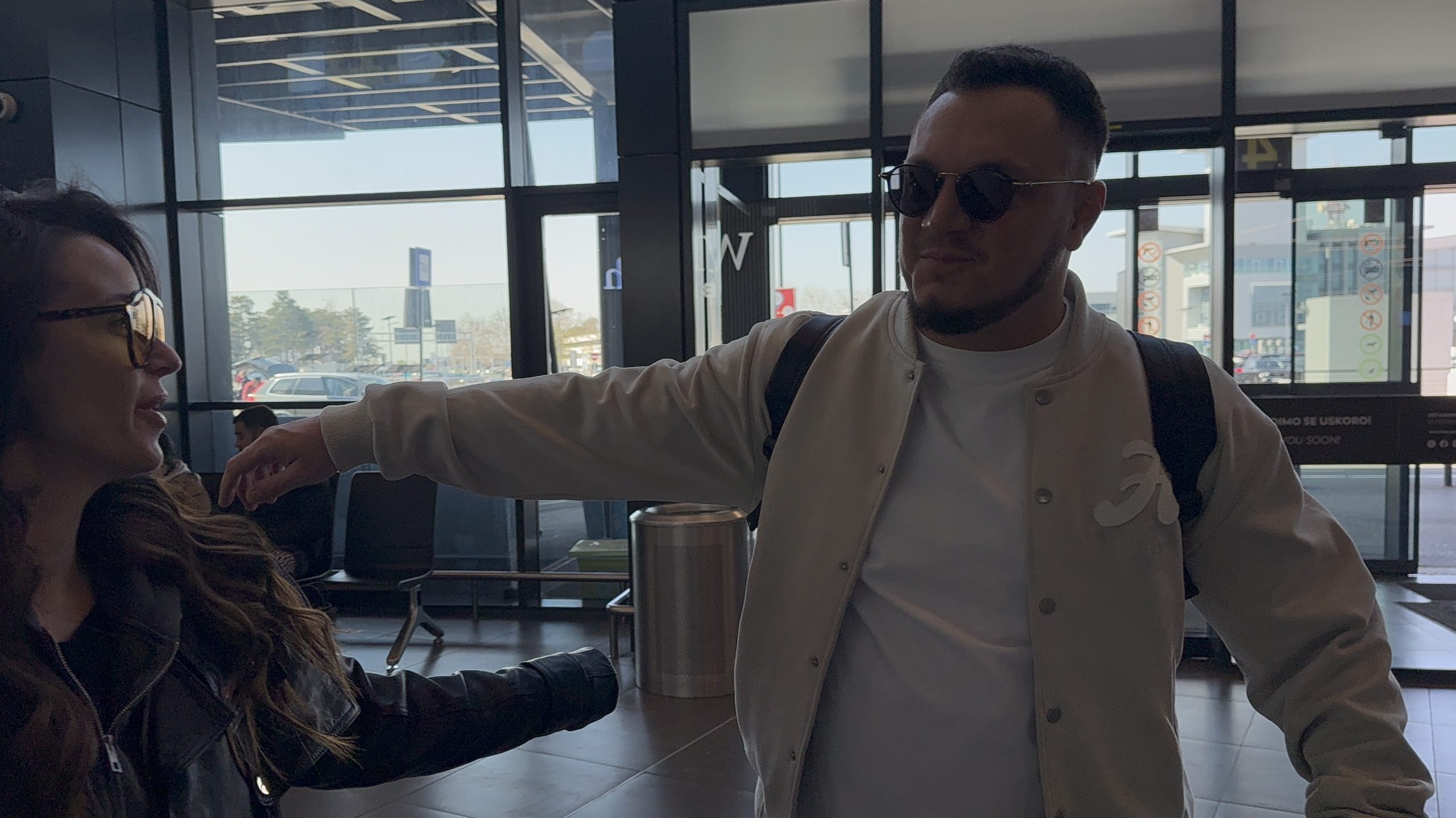 POLETEO JOJ U ZAGRLJAJ!